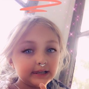 Meet your Posher, Jadia